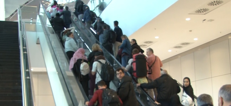 Katar’da mahsur kalan Türk vatandaşları Türkiye’ye döndü