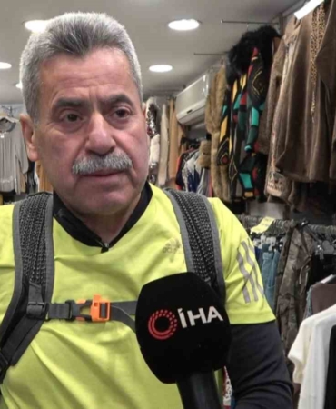 Bursa’da 66 yaşındaki esnaf, oruçlu halde trafiğe takılmamak için iftara koşuyor