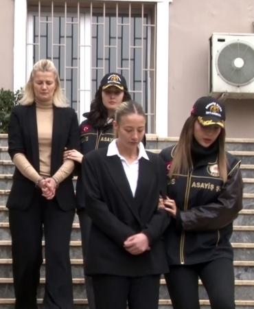 Futbolcu Kaan Kundakçı cinayetiyle ilgili aralarında şarkıcı Aleyna Kalaycıoğlu ile annesinin de bulunduğu toplam 8 kişi adliyeye sevk edildi.