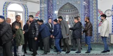 Ezine’de namaz sonrası bayramlaşma