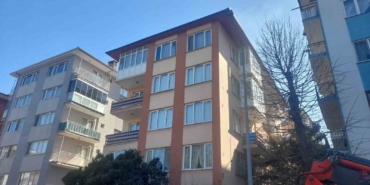 Bursa’da apartman çatısında yangın paniği