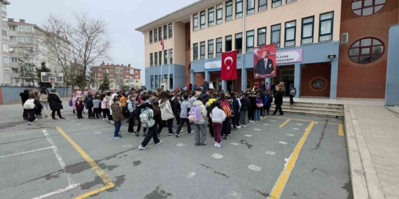 Ara tatil sona erdi, okullarda ders zili yeniden çaldı