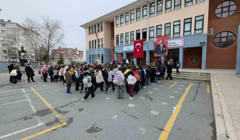 Ara tatil sona erdi, okullarda ders zili yeniden çaldı