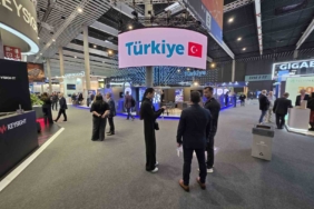 Barselona’da yapay zekalı "metal yaka" sahaya iniyor