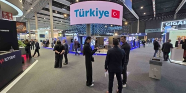 Barselona’da yapay zekalı "metal yaka" sahaya iniyor