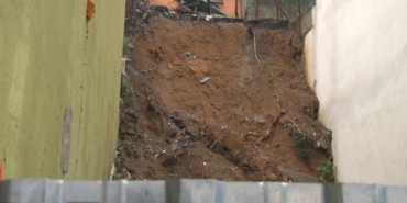 Eyüpsultan’da istinat duvarı çöktü