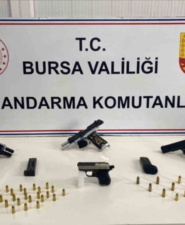 Bursa’da ruhsatsız silahlar ele geçirildi