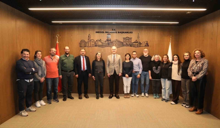 İspanyol misafirlerden İnegöl’ün ’Nöbetçi Kitaphane’lerine tam not