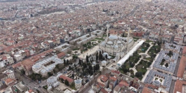 İlber Ortaylı’nın defnedileceği Fatih Camii haziresi dronla görüntülendi