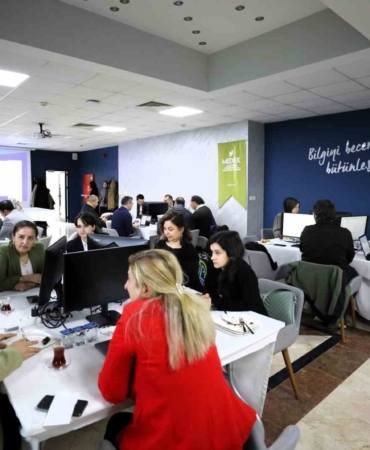 42 uzman ön lisansın geleceği için buluştu