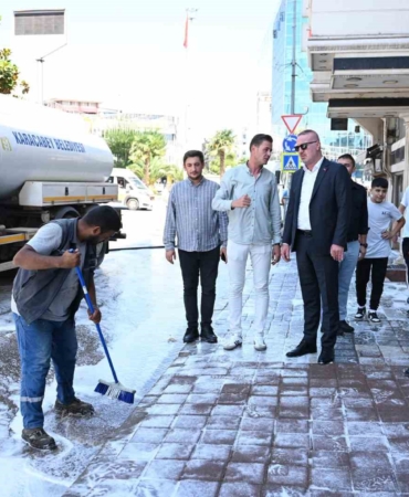 Karacabey Belediyesi’nden 2025’te yoğun temizlik mesaisi