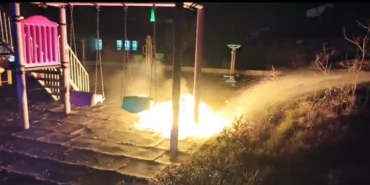 Çocukların yaktığı ateş parkı alev topuna çevirdi