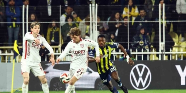 Trendyol Süper Lig: Fenerbahçe: 1 - Samsunspor: 1 (Maç devam ediyor)