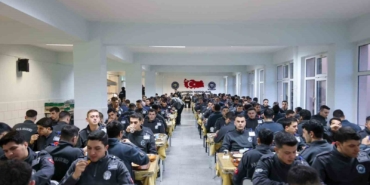 Vali Sözer, polis adaylarıyla iftarda buluştu
