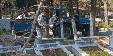 Ayvalık’ta kabristanlar bayram ziyaretine hazır