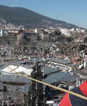 Bursa’nın mahyasında alışılagelmişin dışına çıkılıyor