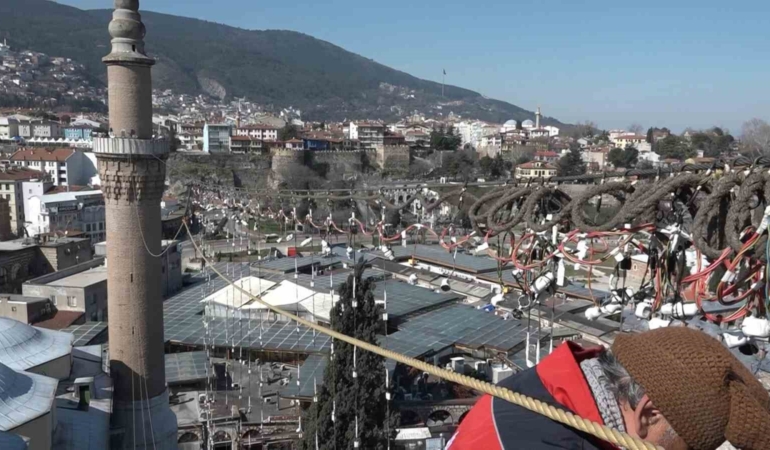 Bursa’nın mahyasında alışılagelmişin dışına çıkılıyor