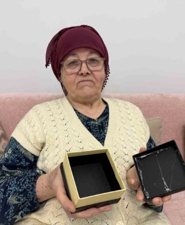 "Polisiz" diyerek kandırdılar, yaşlı kadının 2 milyonluk altını çaldılar