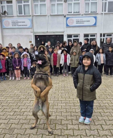 Bilecik’te bomba arama köpek unsurlarıyla tanıtım faaliyeti düzenlendi