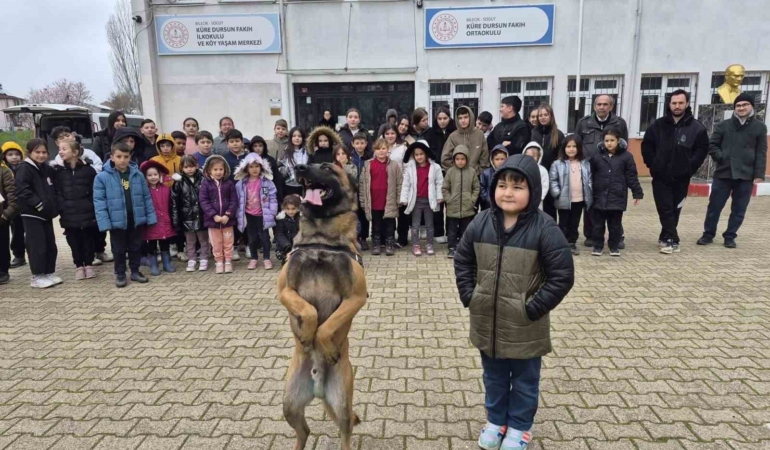 Bilecik’te bomba arama köpek unsurlarıyla tanıtım faaliyeti düzenlendi
