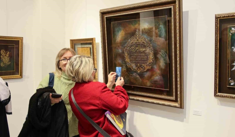 Bursa’da geleneksel sanatlara anlamlı katkı: "Zer-i Nâb" Tezhip Sergisi açıldı