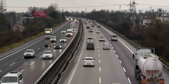 Anadolu Otoyolu’nda bayramın son günü akıcı yoğunluk
