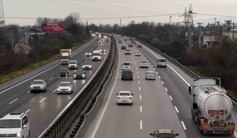 Anadolu Otoyolu’nda bayramın son günü akıcı yoğunluk