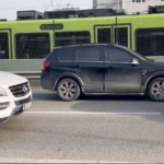 Cipi oto yolun sol şeridine kilitleyip gitti