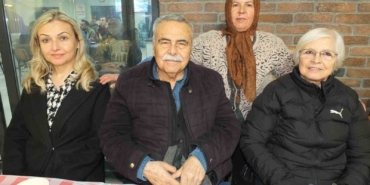 Burhaniyeli kadın muhtar 50 yıl sonra ilkokul öğretmenini ağırladı