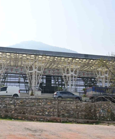 Piremir’de yol yarılandı