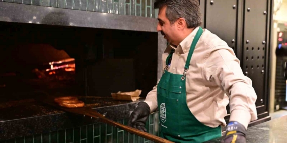 Başkan Yılmaz önce pişirdi sonra ikram etti