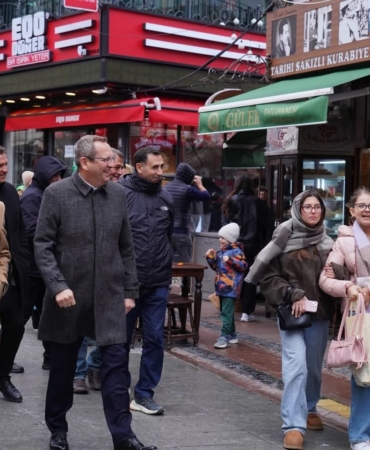 Başkan Ergin bayramda esnaf ve vatandaşlarla buluştu