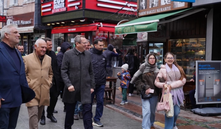 Başkan Ergin bayramda esnaf ve vatandaşlarla buluştu