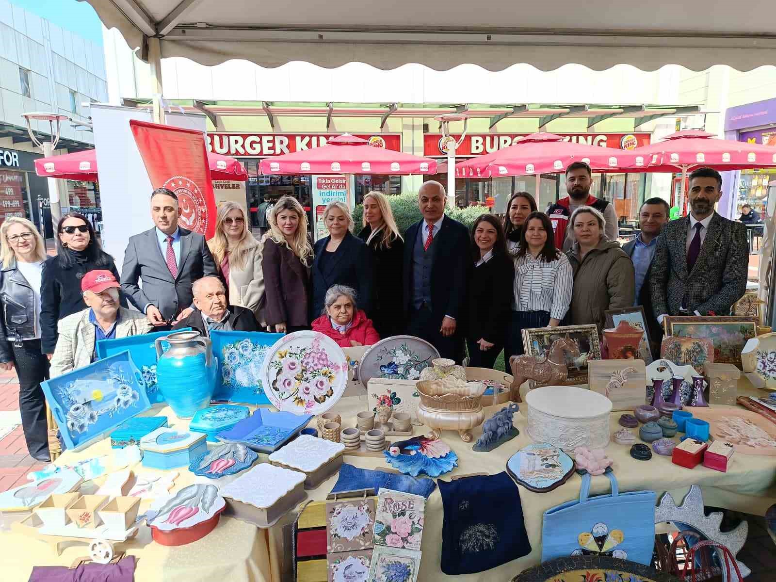 Edirne’de huzurevi sakinlerinden el emeği göz nuru sergi