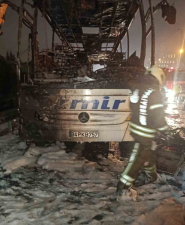 Bağcılar TEM’de yolcu otobüsü alevlere teslim oldu