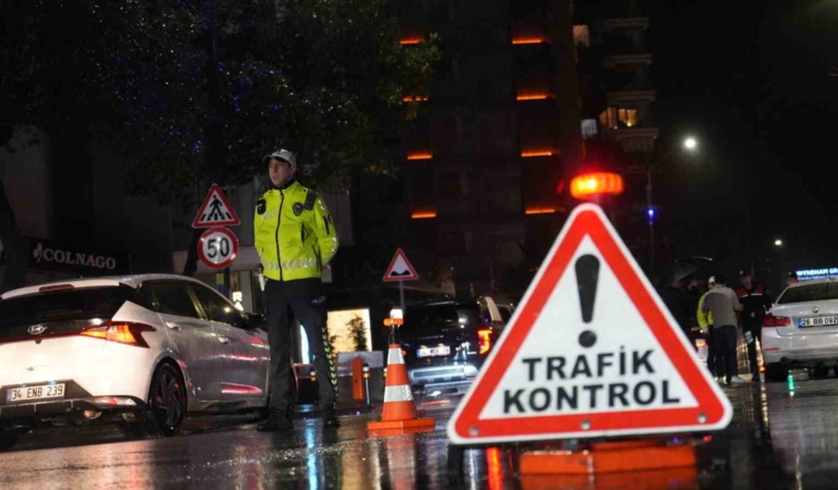 Kadıköy’de kural tanımayana geçit yok: Trafikte ihlale anında müdahale