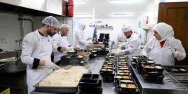 Öğrenciler ve ihtiyaç sahipleri için dev kazanlar kaynıyor