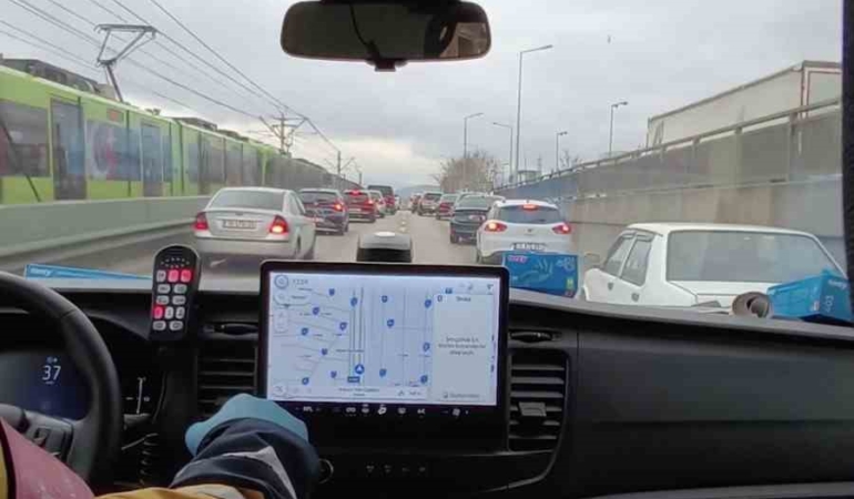 Bursa’da hayat koridoru açıldı Sürücülerden alkışlanacak hareket