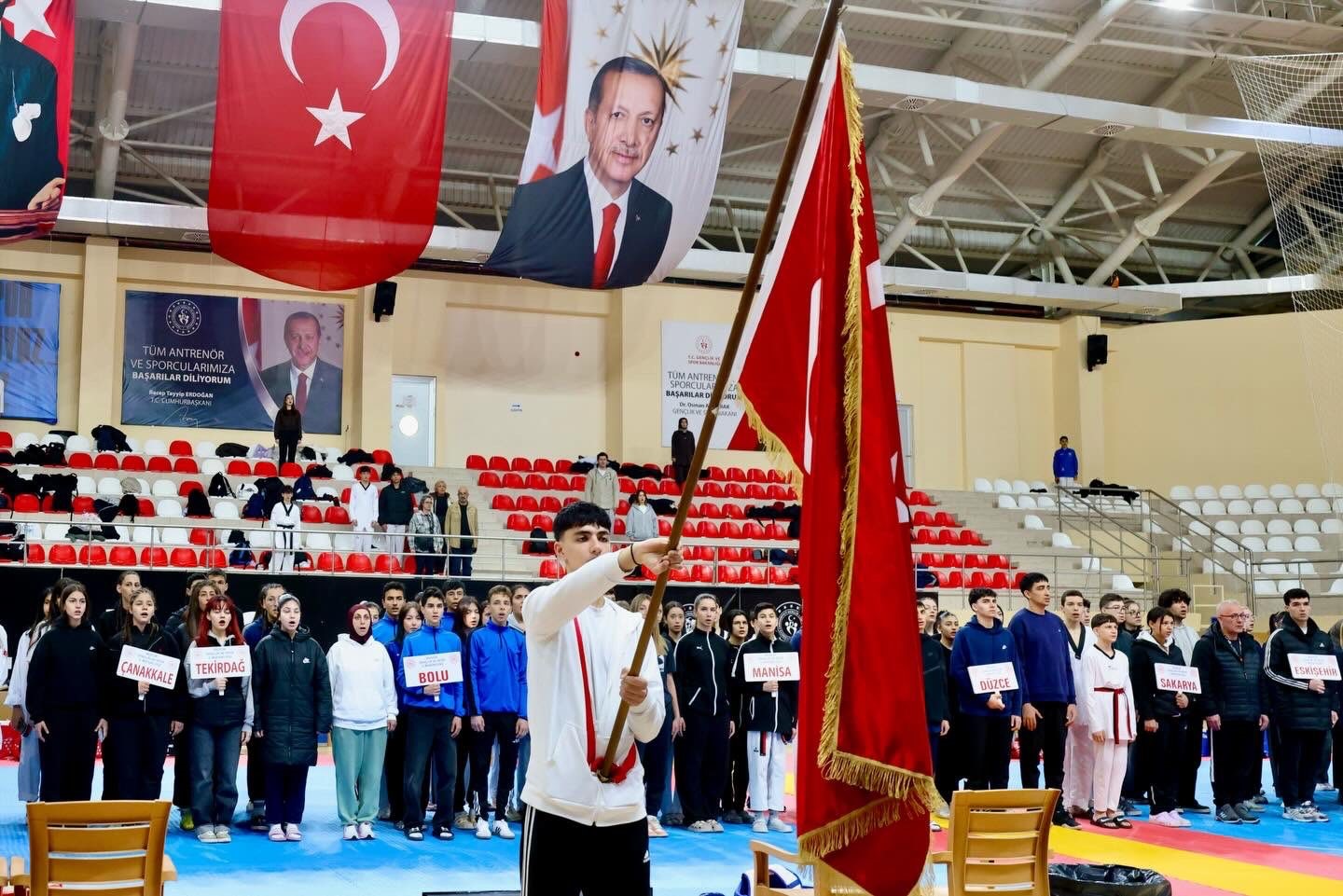 Bilecik’te 400 sporcu tekvando grup müsabakalarında ter döktü