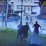 Motosikletlinin metrelerce sürüklendiği feci kaza kamerada