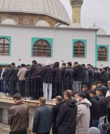 Bursa’daki feci kazada hayatını kaybeden genç son yolculuğuna uğurlandı