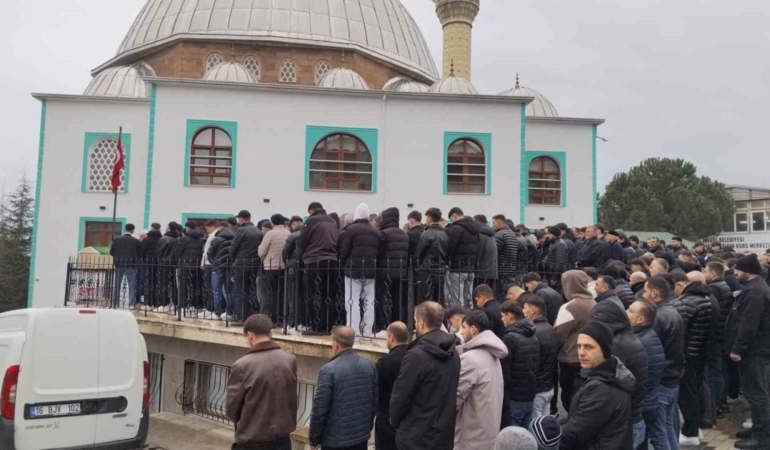 Bursa’daki feci kazada hayatını kaybeden genç son yolculuğuna uğurlandı