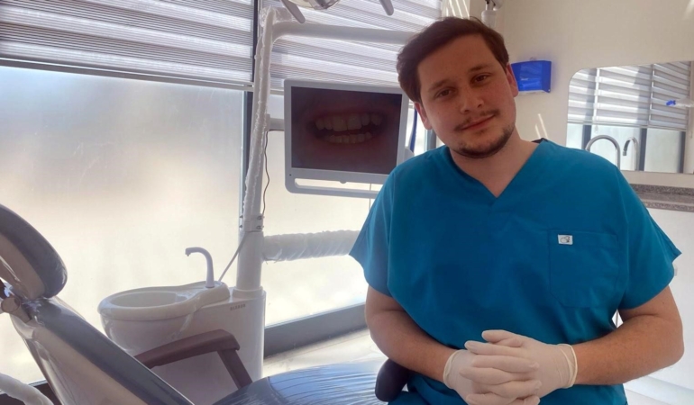 Sosyal medya üzerinde satılan diş parlatıcı ve benzeri ürünlere inanmayın