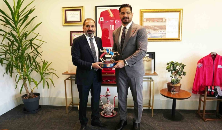 Taha Akgül’den, TFF Başkan Vekili Mecnun Otyakmaz’a ziyaret