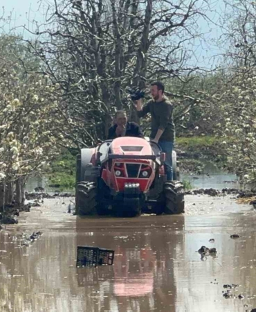 Bursa’da yüzlerce dönüm şeftali ve armut bahçesi su altında