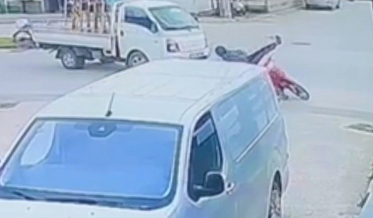 Bursa’da kamyonet ile motosiklet çarpıştı: 1 yaralı