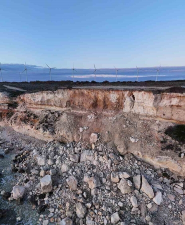 Turizm merkezi Bozcaada’daki Polente Burnu’nda göçük