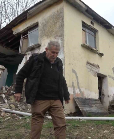 Yan parseldeki inşaat nedeniyle evsiz kaldılar