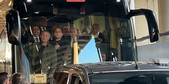 Galatasaraylı yöneticiler, Fenerbahçeli yöneticileri karşıladı