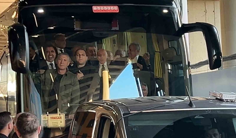 Galatasaraylı yöneticiler, Fenerbahçeli yöneticileri karşıladı